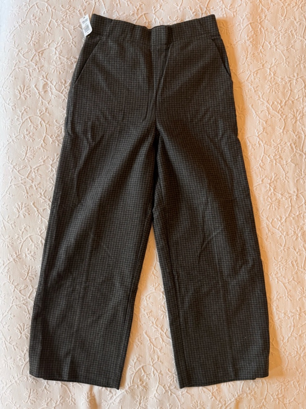 Aritzia Wilfred Easy Pant in Charcoal and Black Houndstooth